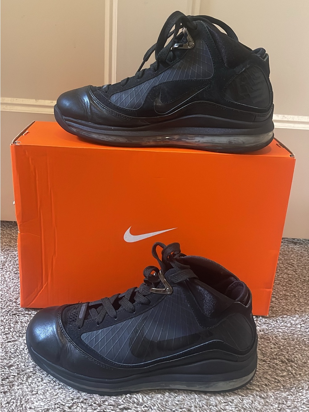 Nike Air LeBron Youth Basketball Shoes - 7Y